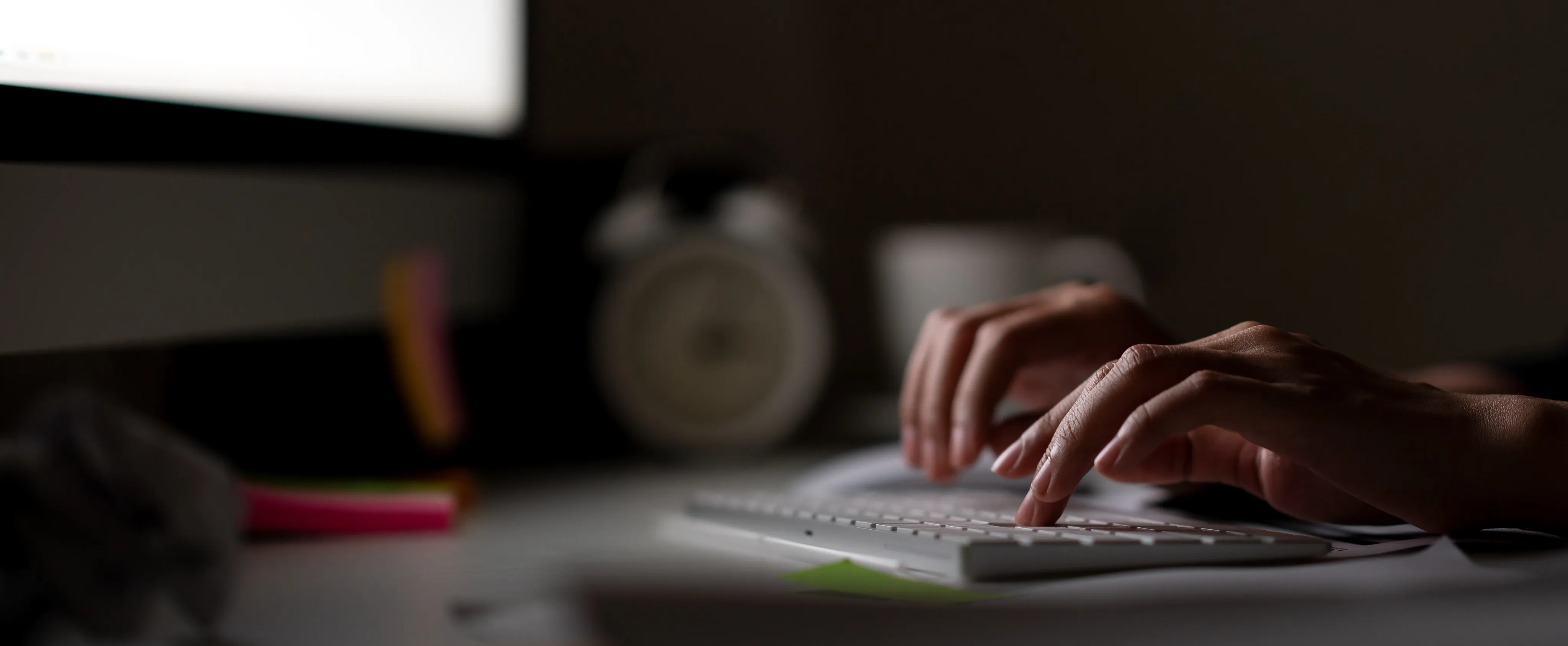 Persona trabajando con teclado